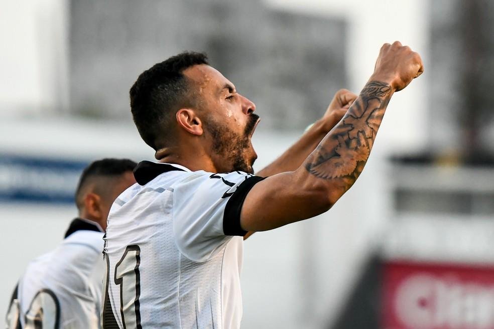 Gr&ecirc;mio tem interesse na contrata&ccedil;&atilde;o do atacante Mois&eacute;s