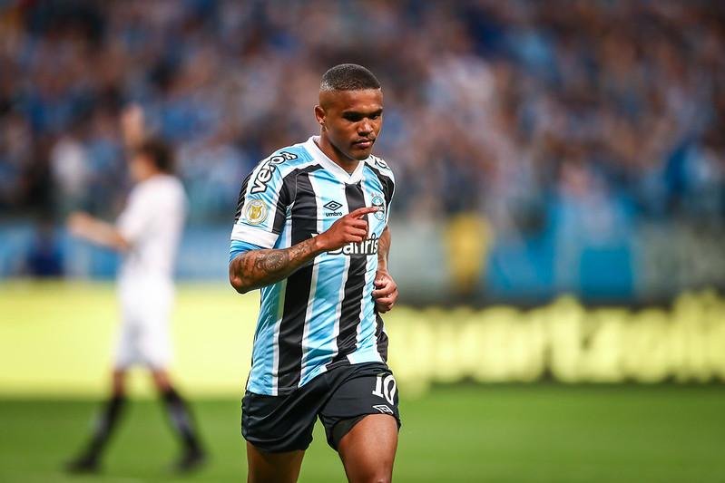 Jogador tem festa de casamento durante pr&eacute;-temporada do Gr&ecirc;mio