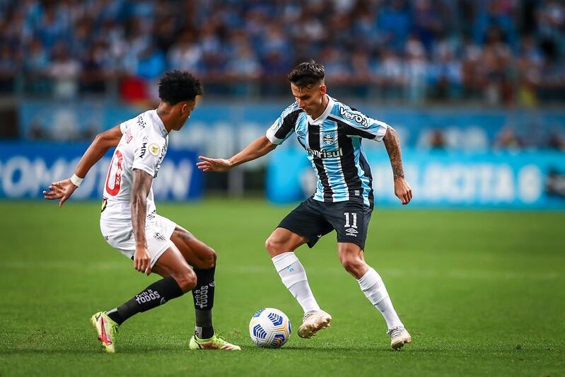 Gr&ecirc;mio tenta encaminhar renova&ccedil;&atilde;o de contrato com Ferreira