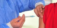 Vacinação ocorre em 42 locais nesta sexta-feira