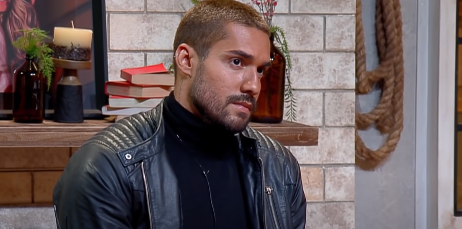 Em show, Murilo Huff prestou homenagem &agrave; Mar&iacute;lia Mendon&ccedil;a, e posou com Bil