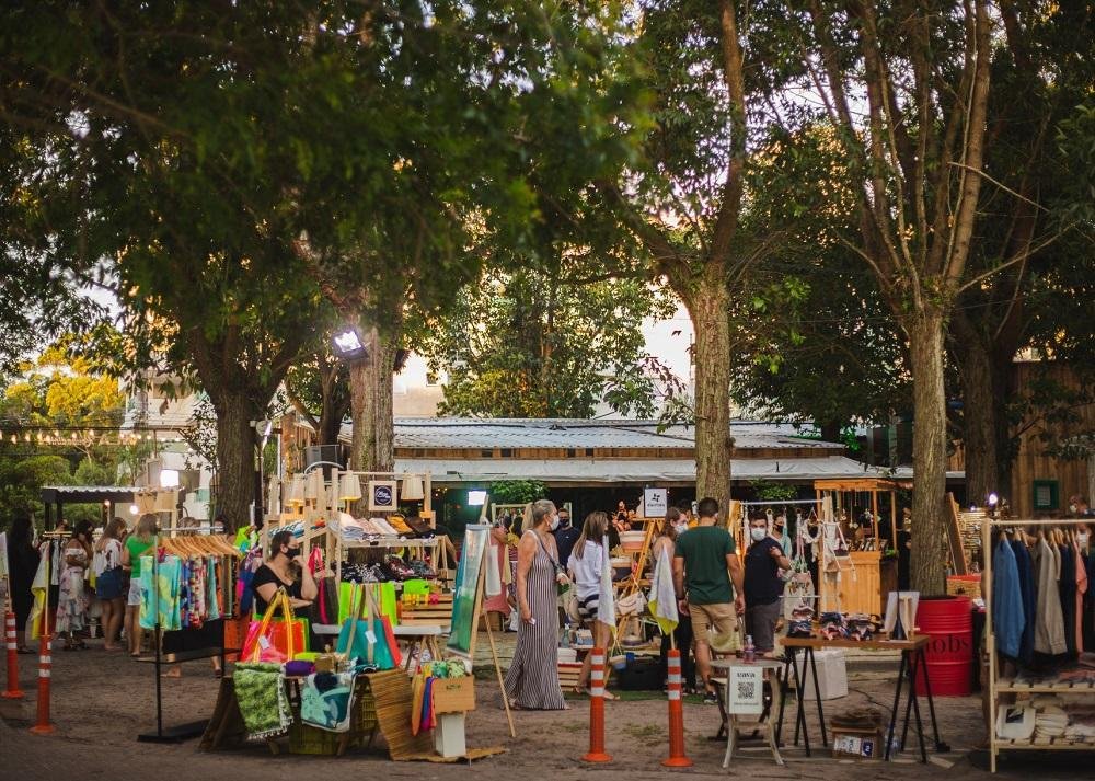 Edi&ccedil;&atilde;o de ver&atilde;o da feira itinerante ser&aacute; realizada neste s&aacute;bado e no pr&oacute;ximo, na praia de Atl&acirc;ntida