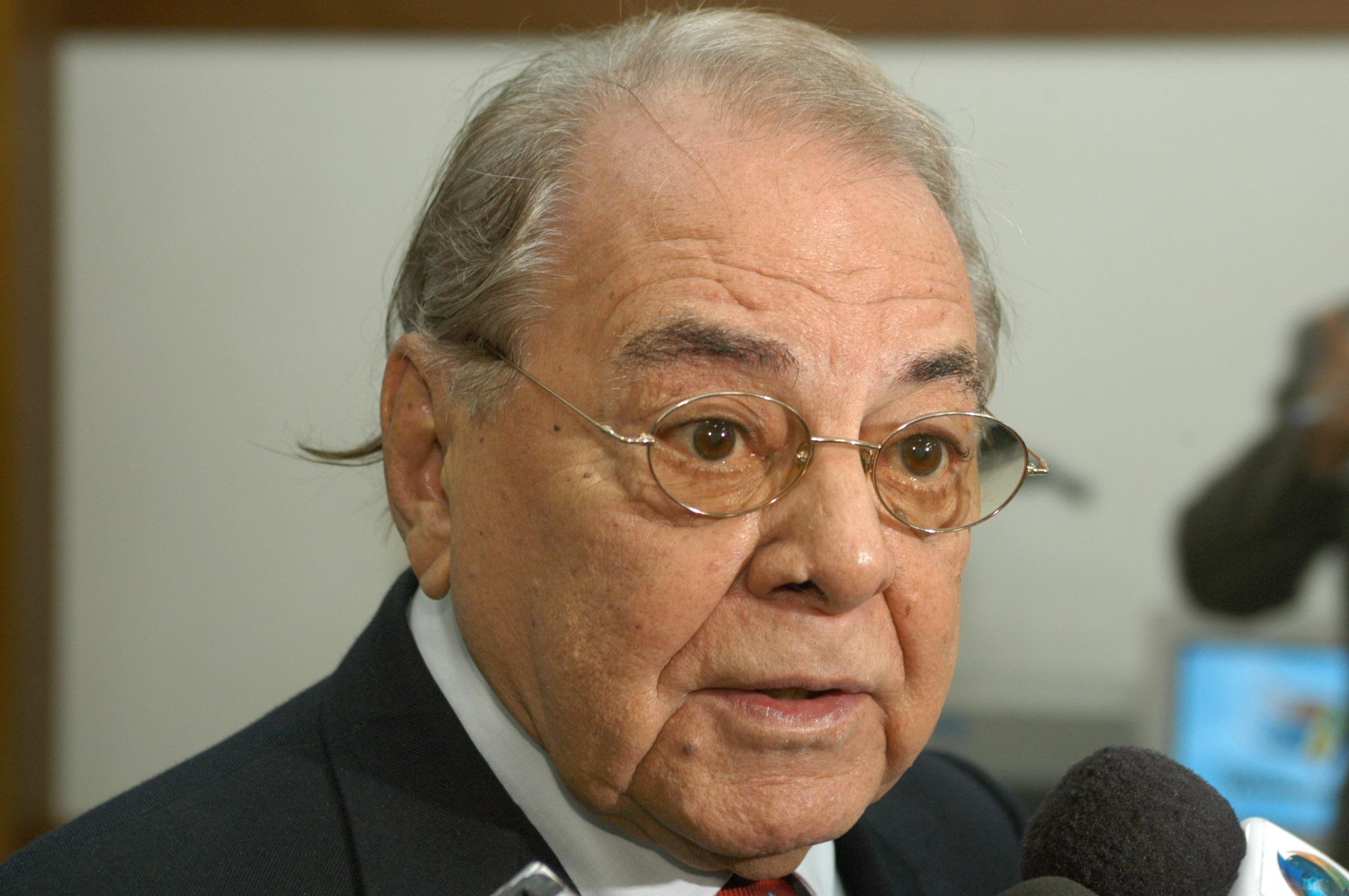 Cinco anos ap&oacute;s a morte do m&eacute;dico, o uso de seu nome &eacute; disputado por herdeiros e pela equipe que trabalhou com ele, no Instituto Ivo Pintaguy.