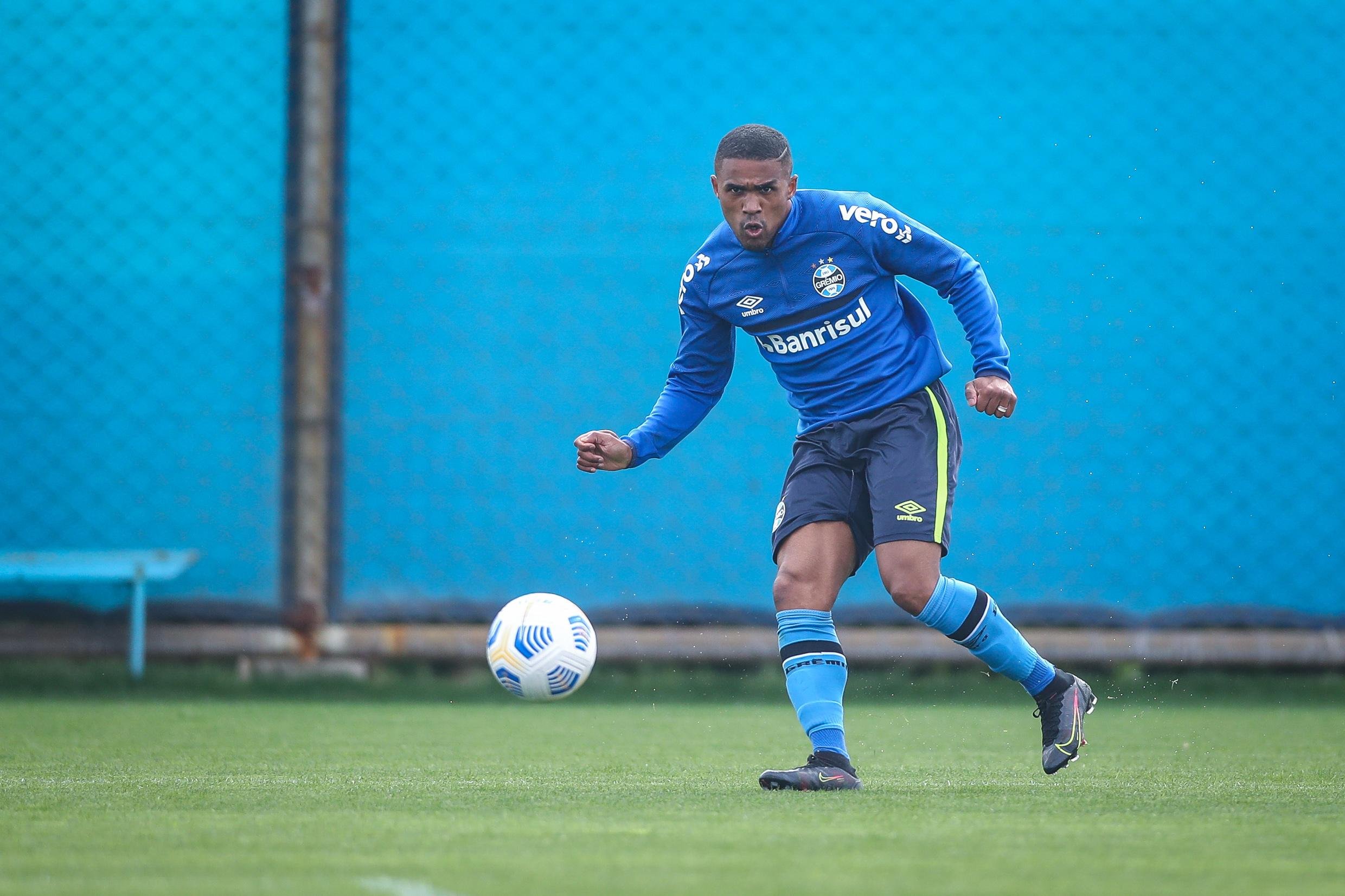 Douglas Costa teve passagem frustrante pelo Tricolor em 2021