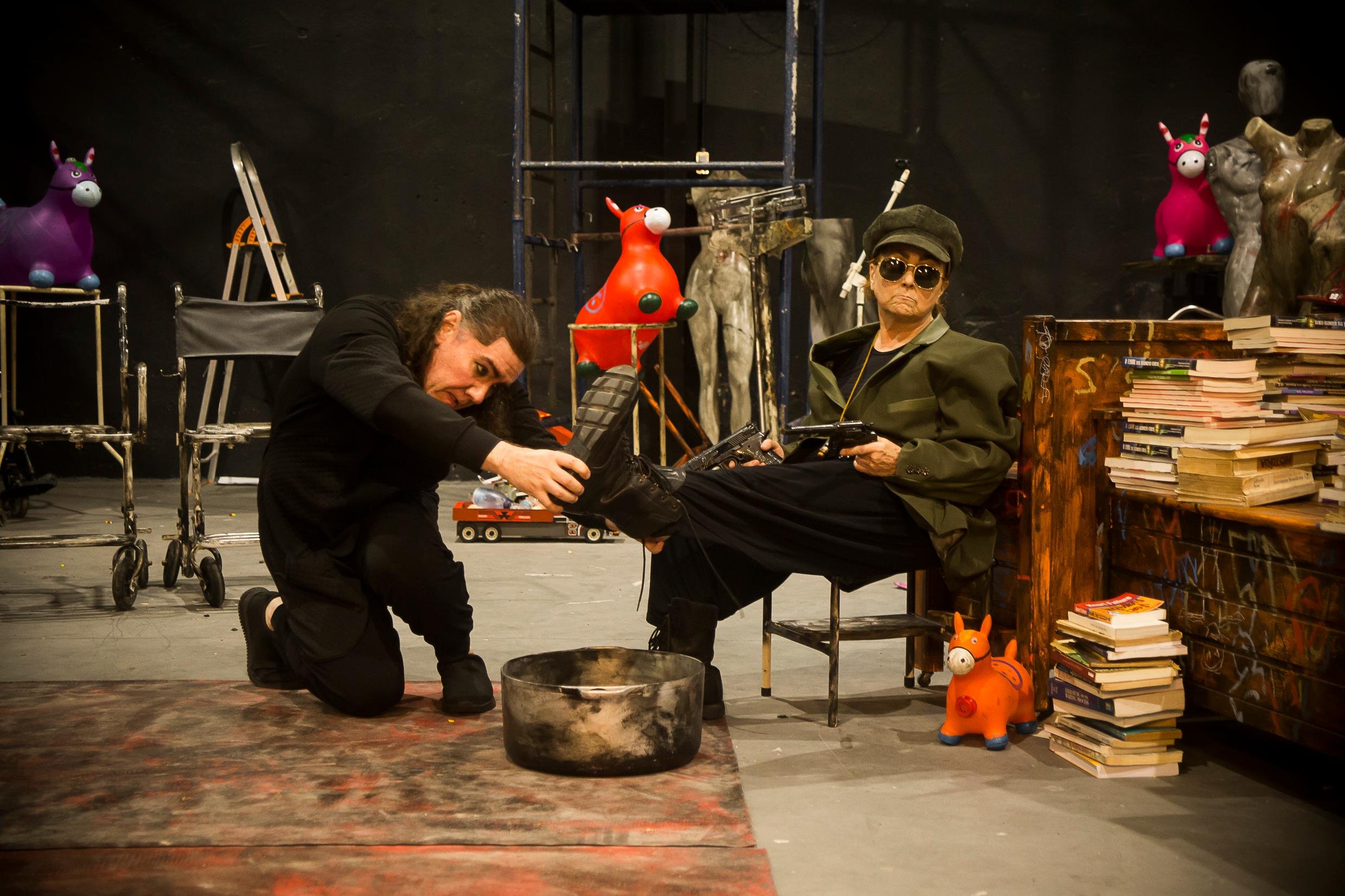 Marcelo &Aacute;dams e Margarida Peixoto formam a Cia. Teatro ao Quadrado, que faz montagens profissionais e cursos