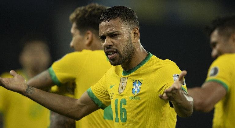 Renan Lodi n&atilde;o foi convocado para rodada das Eliminat&oacute;rias por n&atilde;o ter se vacinado