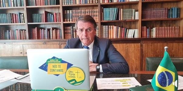 Bolsonaro durante live nesta segunda-feira