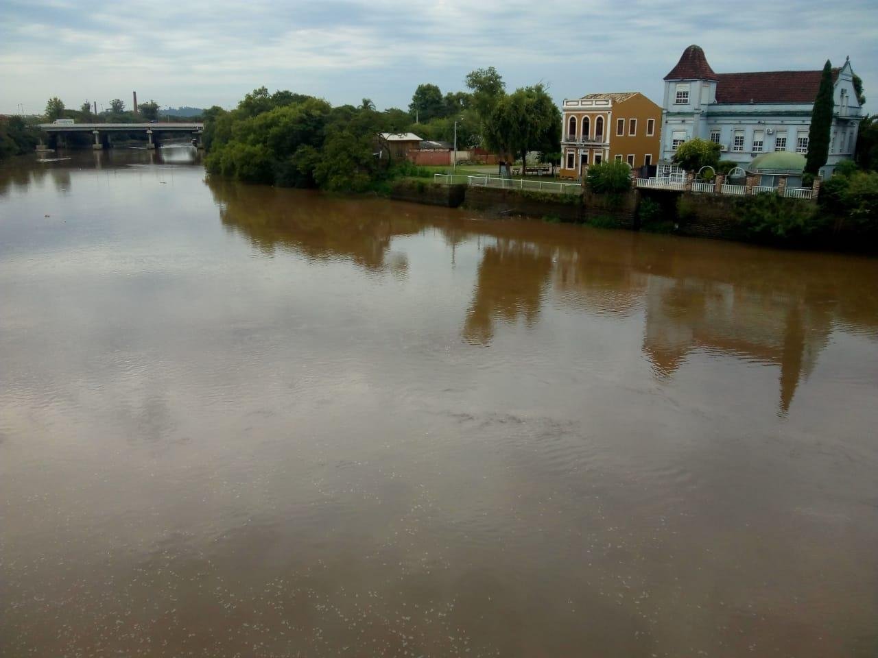 A precipita&ccedil;&atilde;o das &uacute;ltimas horas alivia em parte a situa&ccedil;&atilde;o angustiante do n&iacute;vel do Sinos