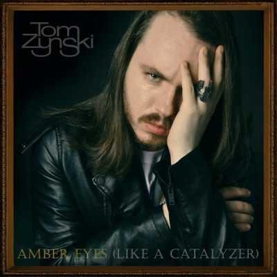 Natural de Porto Alegre, Tom Zynski, al&eacute;m da carreira solo, tamb&eacute;m &eacute; o vocalista da It&rsquo;s All Red