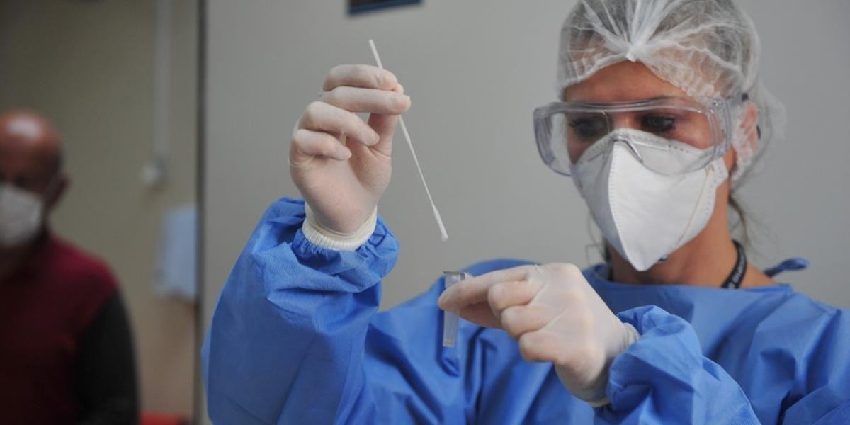Brasil tem mais de 200 mil testes positivos de Covid-19 em 24h
