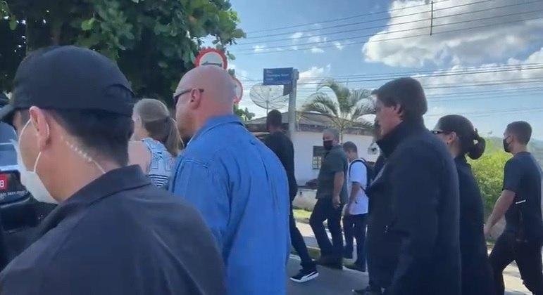 Bolsonaro acompanha cortejo em Eldorado