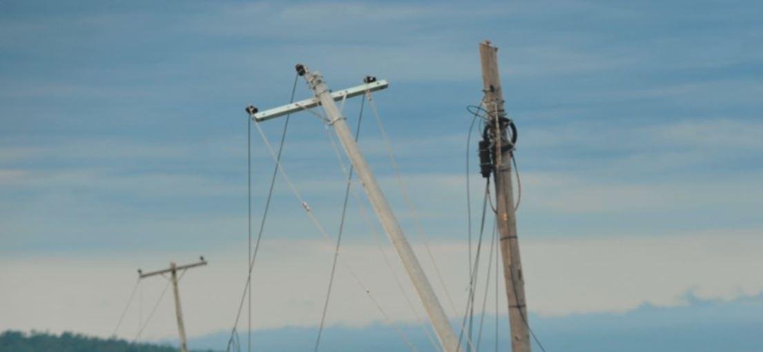 Equipes trabalham em danos &agrave; rede el&eacute;trica