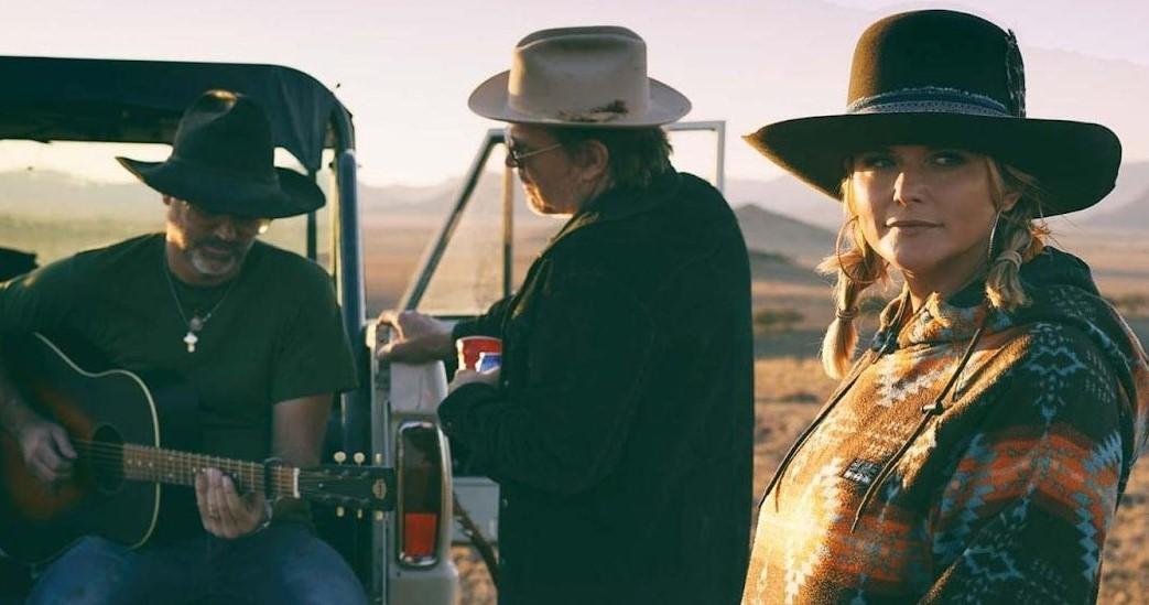 Dirigido por Spencer Peeples e apresentando performances ao vivo, 'The Marfa Tapes' tamb&eacute;m inclui entrevistas e cenas dos bastidores capturadas durante uma sess&atilde;o de grava&ccedil;&atilde;o de cinco dias em novembro de 2020