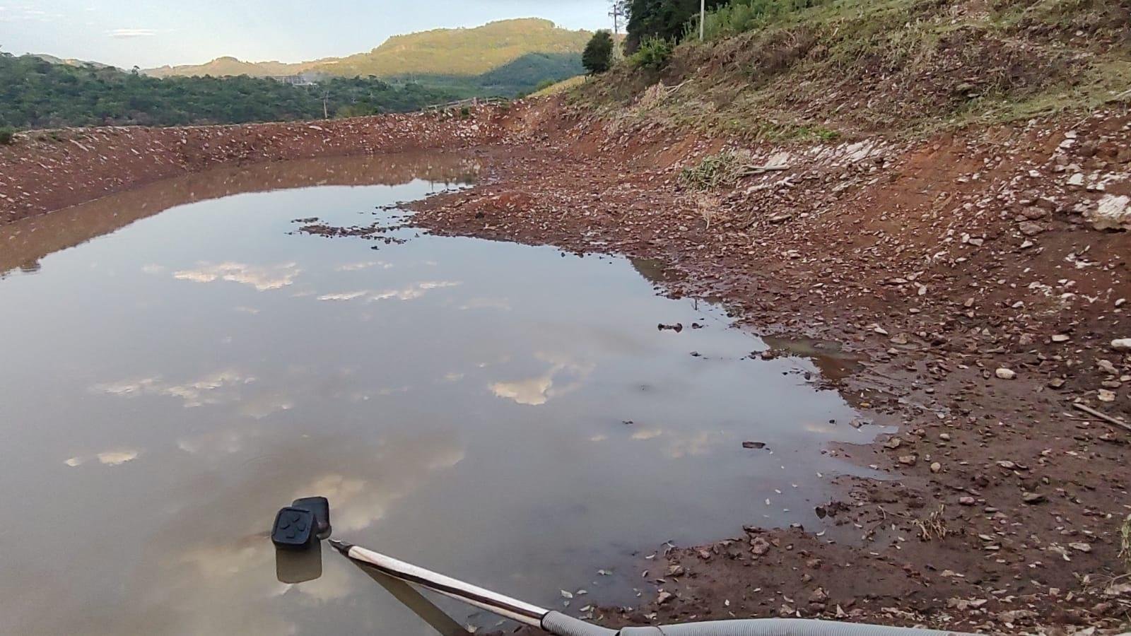 Objetivo &eacute; a constru&ccedil;&atilde;o de dez a&ccedil;udes com dimens&atilde;o aproximada de 1.600 m3 cada