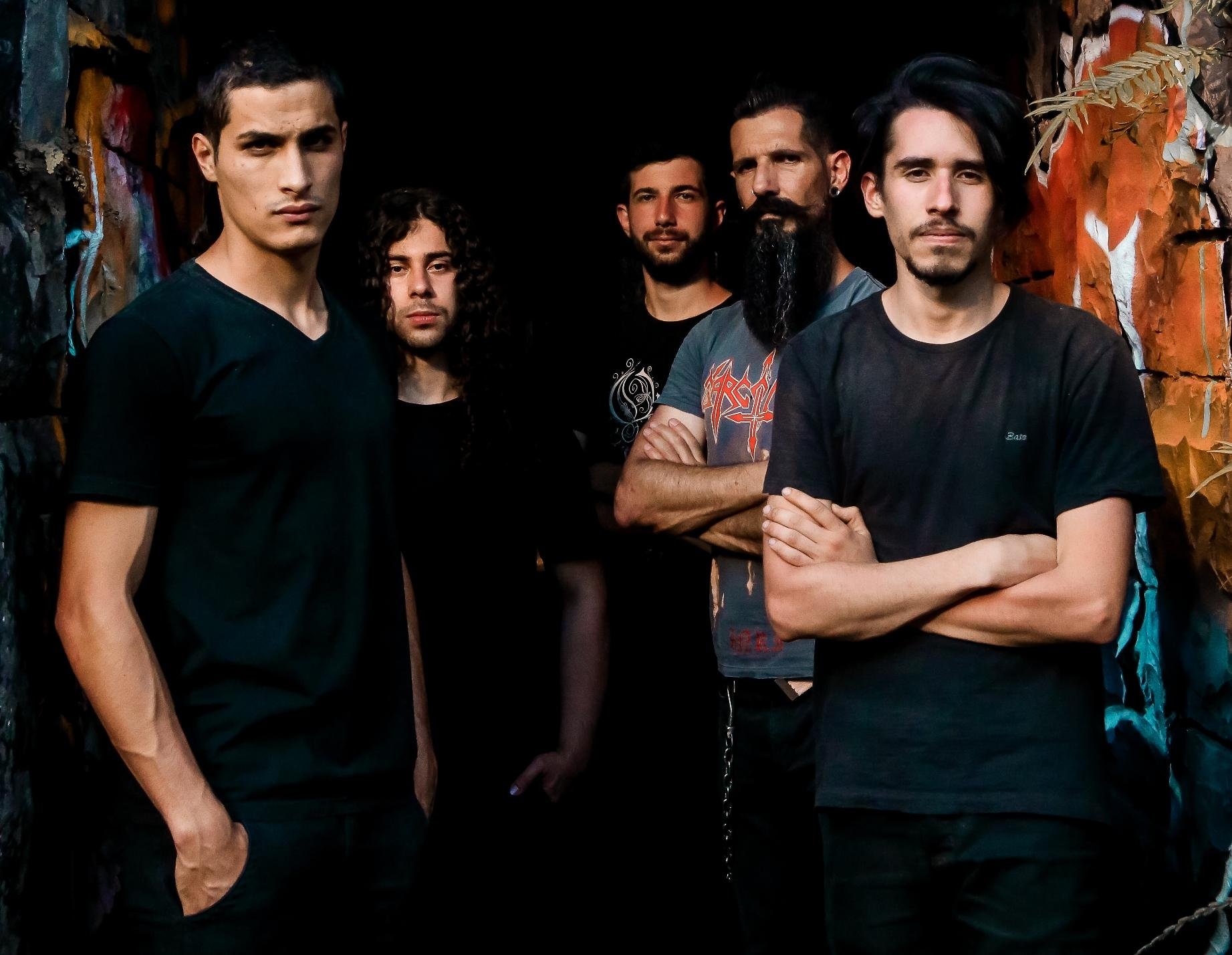 Origin&aacute;ria da Serra Ga&uacute;cha, a banda tem como proposta produzir  m&uacute;sica autoral