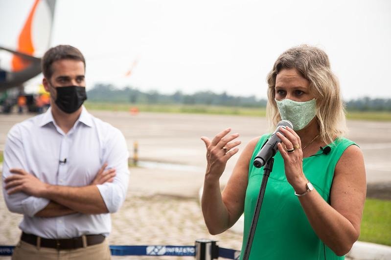 Prefeita Paula Mascarenhas e o governador Eduardo Leite em evento recentemente