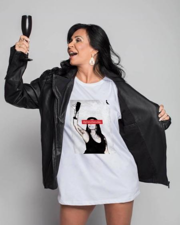 Cantora e bailarina agitar&aacute; a primeira edi&ccedil;&atilde;o da festa, na capital ga&uacute;cha.