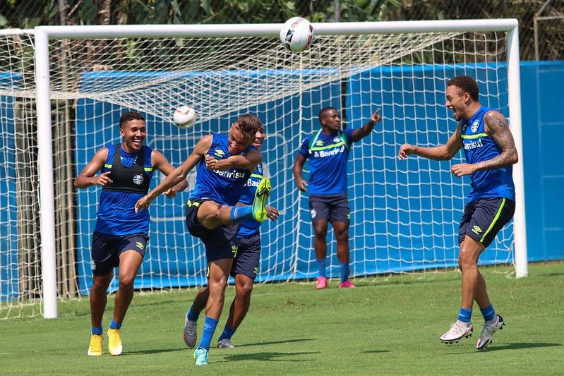 Gr&ecirc;mio estreia com grupo de transi&ccedil;&atilde;o