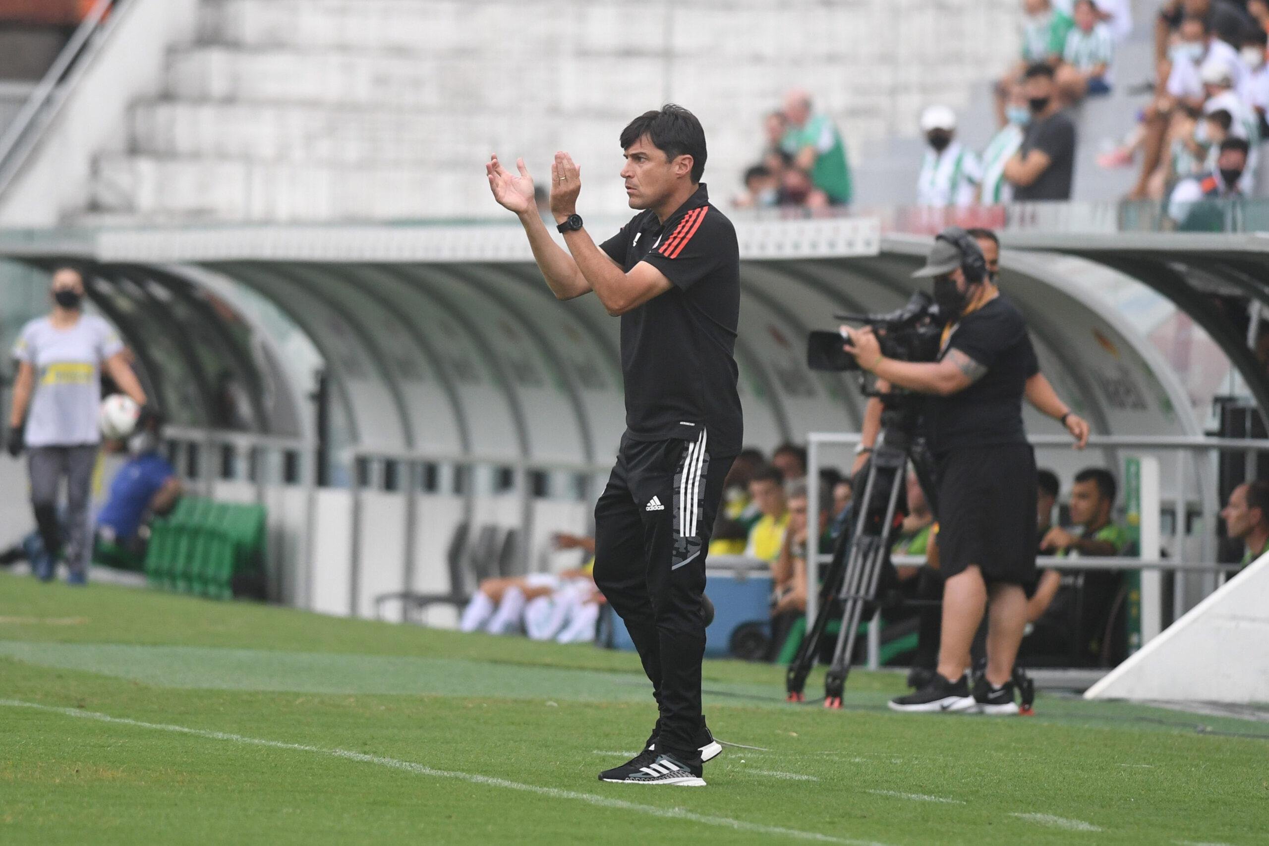 Treinador celebrou estreia com vit&oacute;ria sobre advers&aacute;rio dif&iacute;cil