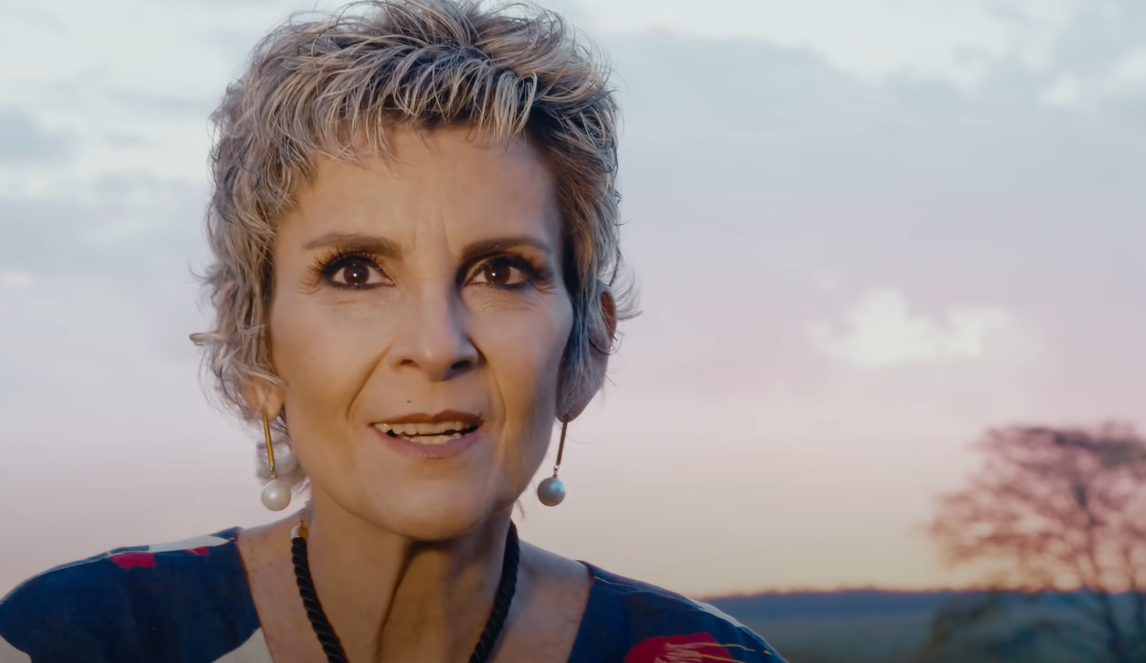 A cantora gospel gravou oito discos e integrou o grupo Koinonya.