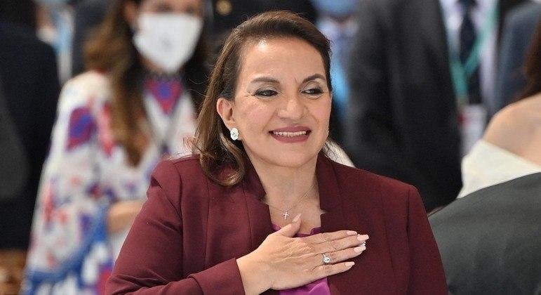 Xiomara Castro foi eleita primeira mulher presidente de Honduras