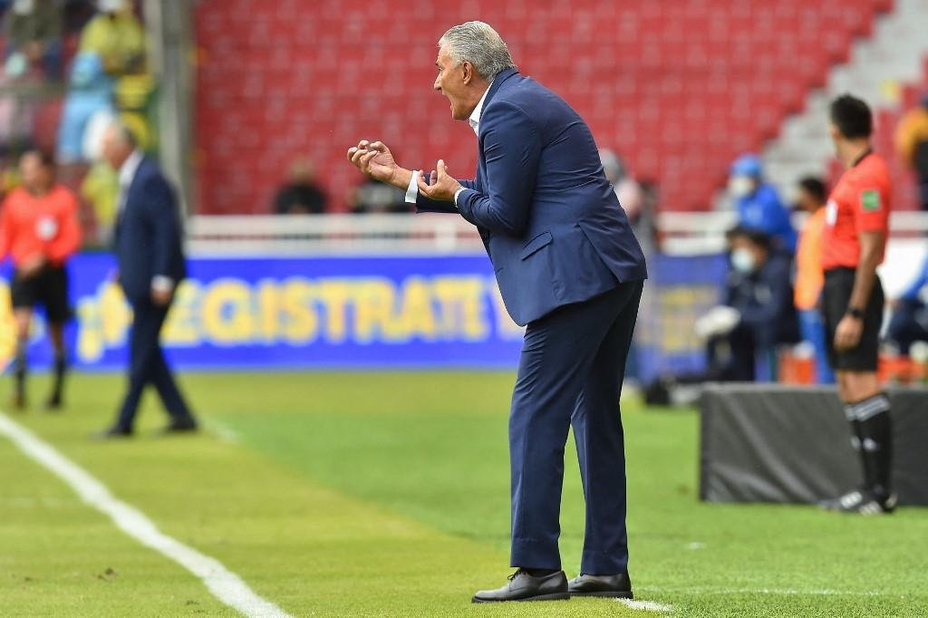 Tite criticou arbitragem em empate contra o Brasil