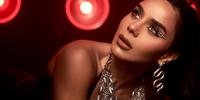 Izzy La Reina lança  'La Oscuridad', traz mistura de pop e reggaeton