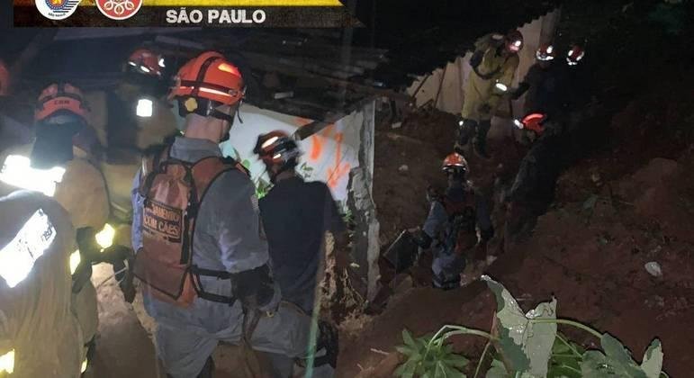 Ainda de acordo com a Prefeitura, as casas estavam em terreno particular, o que n&atilde;o indica se tratar de constru&ccedil;&atilde;o irregular