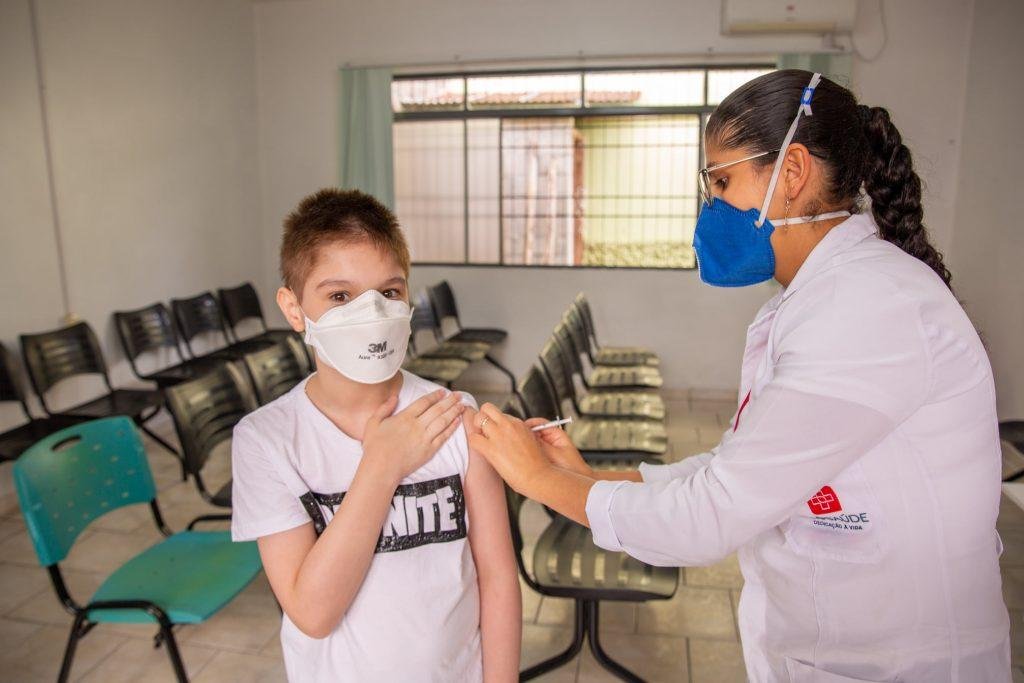 A vacina para crian&ccedil;as ser&aacute; aplicada em duas doses, com intervalo de oito semanas