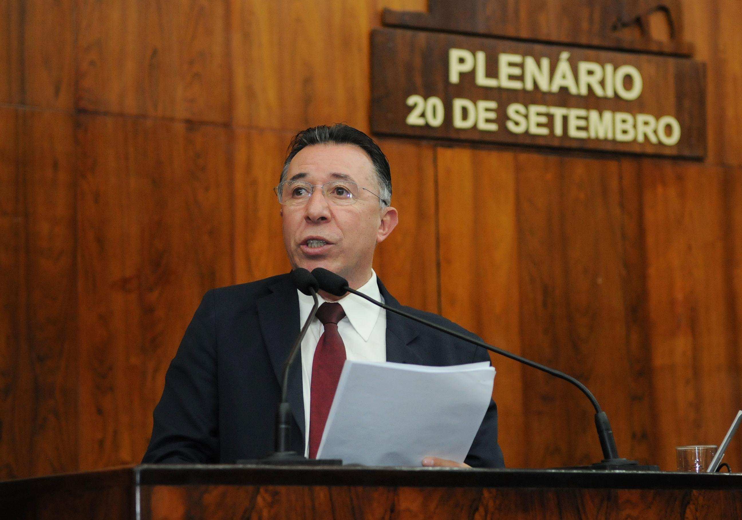 Valdeci Oliveira deixar&aacute; a presid&ecirc;ncia da Assembleia Legislativa no final do m&ecirc;s