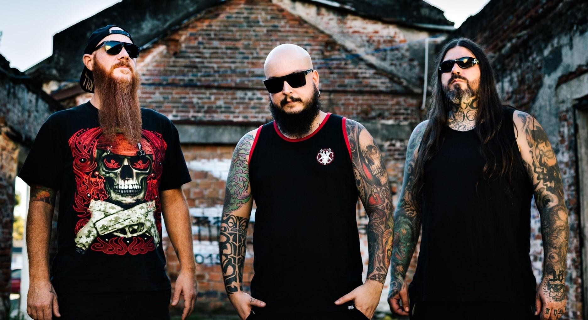 Trio segue fiel ao seu estilo que une o melhor das ra&iacute;zes sonoras e do som pesado