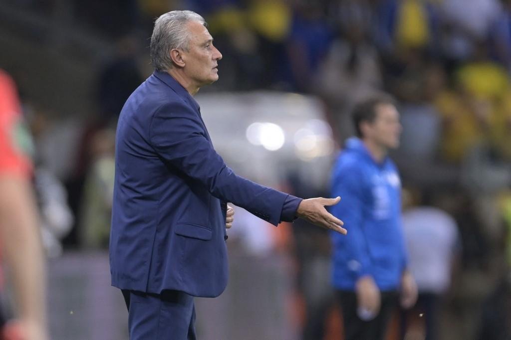 Tite destacou que os laterais tiveram participa&ccedil;&atilde;o decisiva no jogo