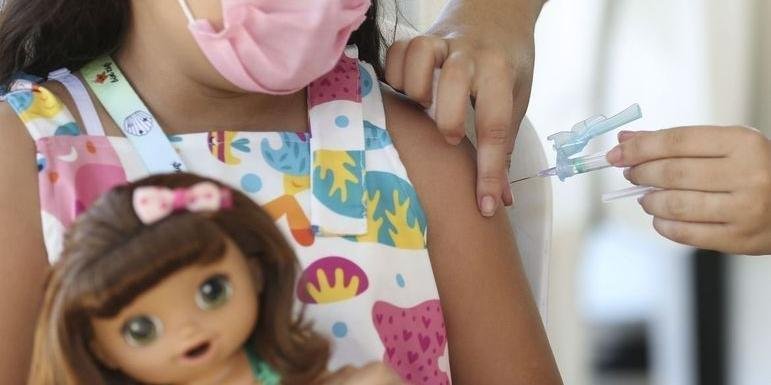 Plano Nacional de Operacionaliza&ccedil;&atilde;o da Vacina&ccedil;&atilde;o contra Covid-19 inclui a vacina da Pfizer e a Coronavac na imuniza&ccedil;&atilde;o de crian&ccedil;as