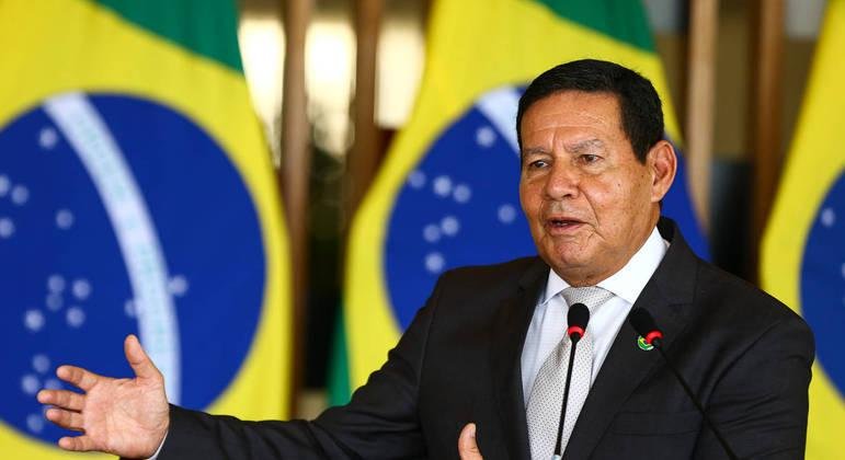 Hamilton Mour&atilde;o afirmou que tem at&eacute; mar&ccedil;o para decidir sobre sua vida pol&iacute;tica