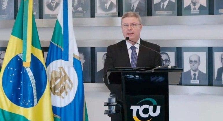 Ex-senador tomou posse como ministro substituindo Raimundo Carreiro, que vai chefiar a Embaixada do Brasil em Portugal
