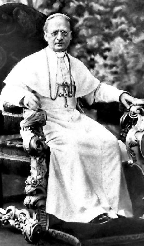 Papa Pio XI foi eleito sucessor de Bento XV.