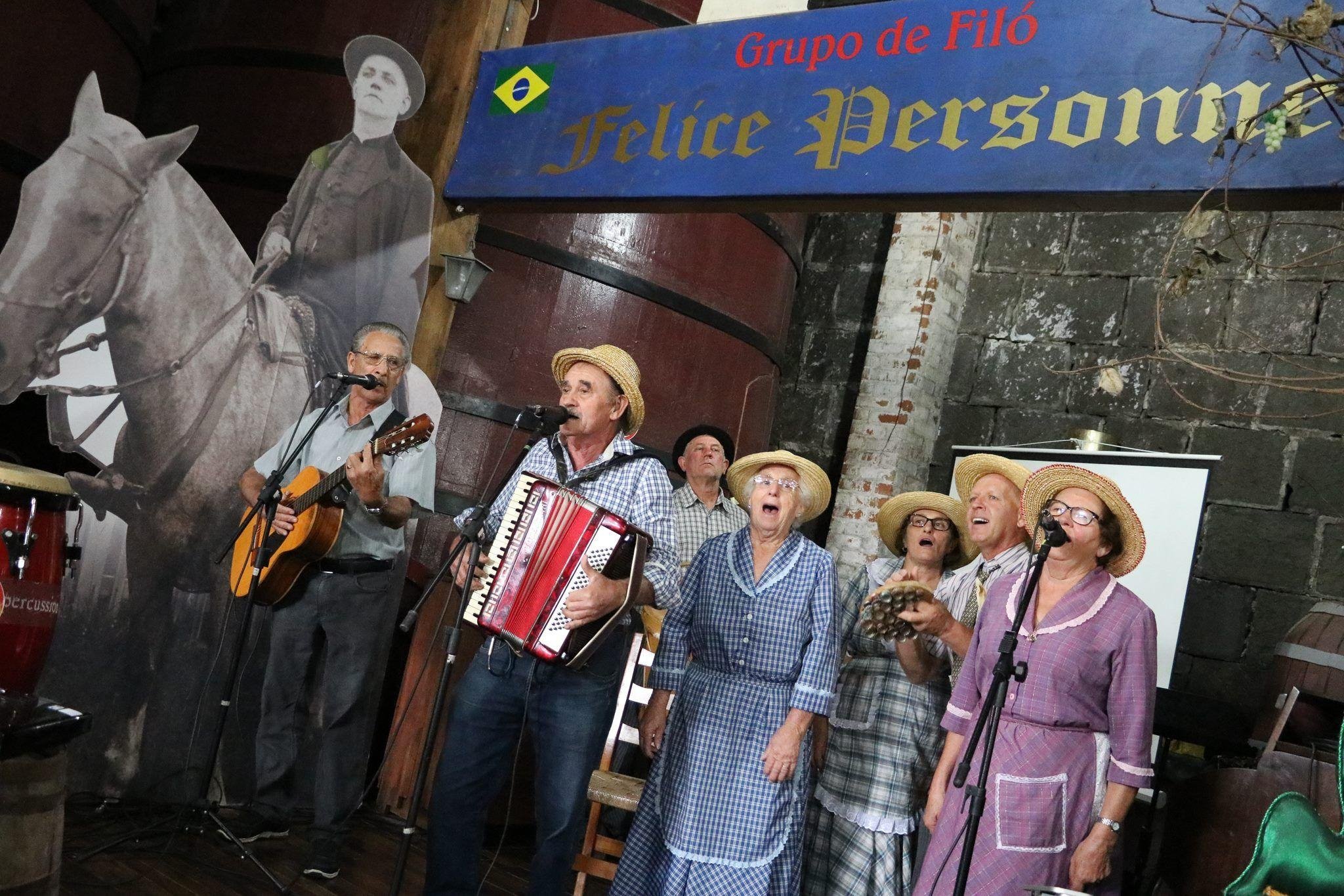 Os encontros promovidos pelo grupo Felice Personne buscam reafirmar a tradi&ccedil;&atilde;o cultural que mobiliza gera&ccedil;&otilde;es na Serra e se integram &agrave; programa&ccedil;&atilde;o tur&iacute;stica e cultural da Festa da Uva