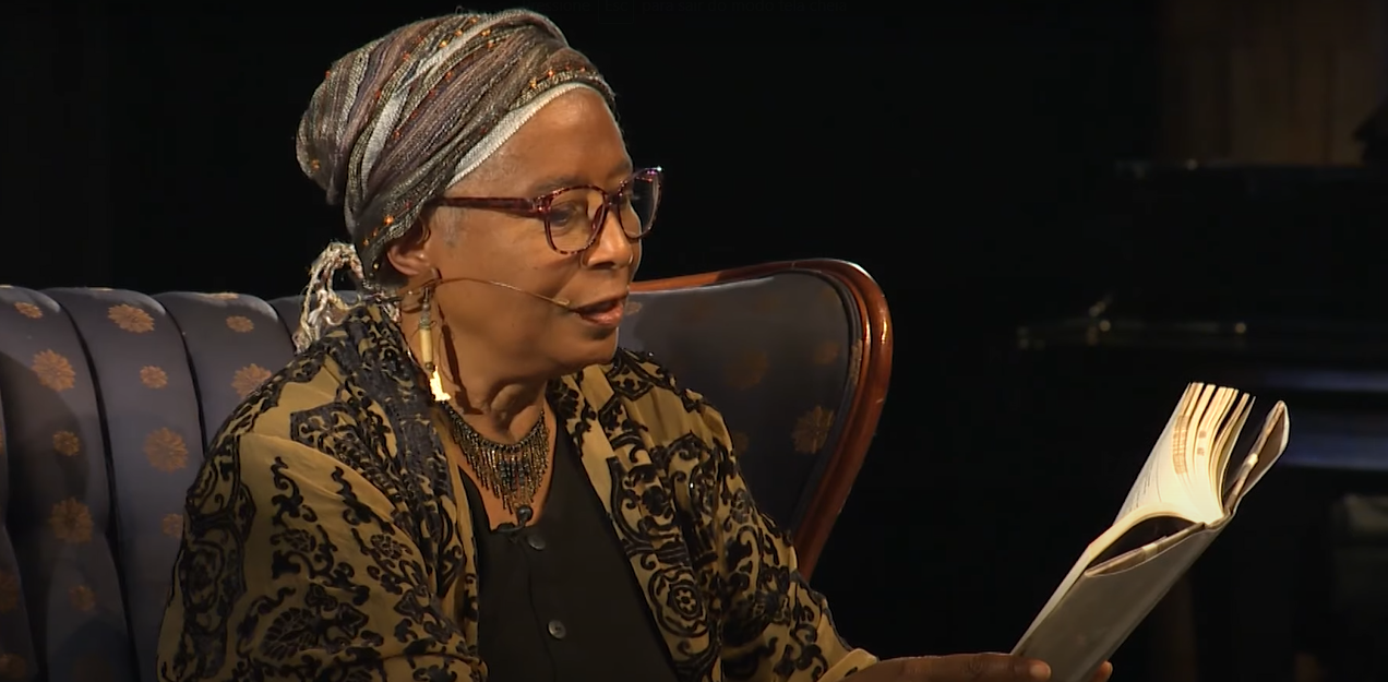 Com a obra "A Cor P&uacute;rpura" foi a primeira mulher negra a ganhar o Pr&ecirc;mio Pulitzer na categoria de fic&ccedil;&atilde;o