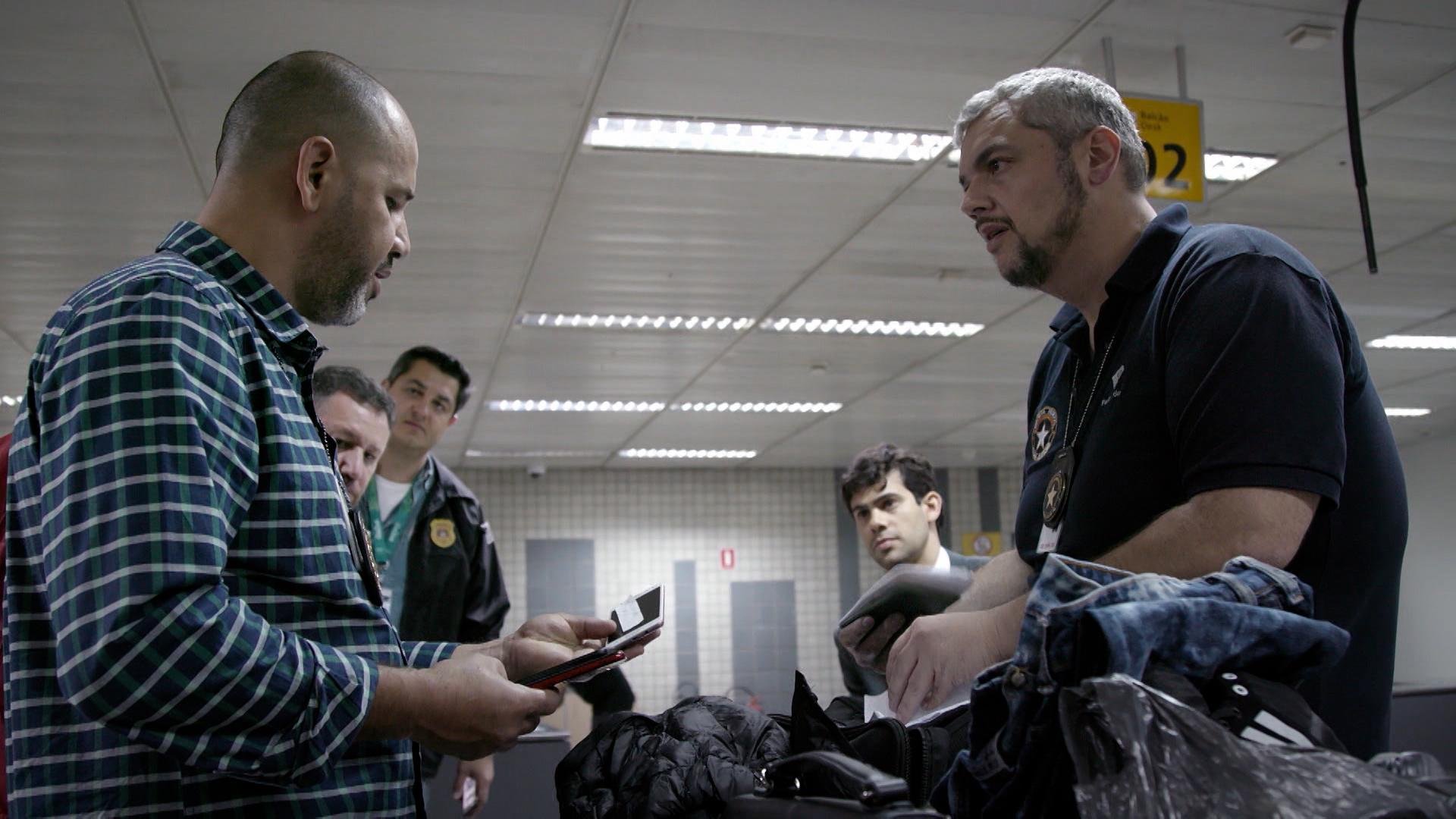 S&eacute;rie investiga trabalho da Receita e Pol&iacute;cia Federal com produtos considerados ilegais por aeroportos de Rio e Guarulhos