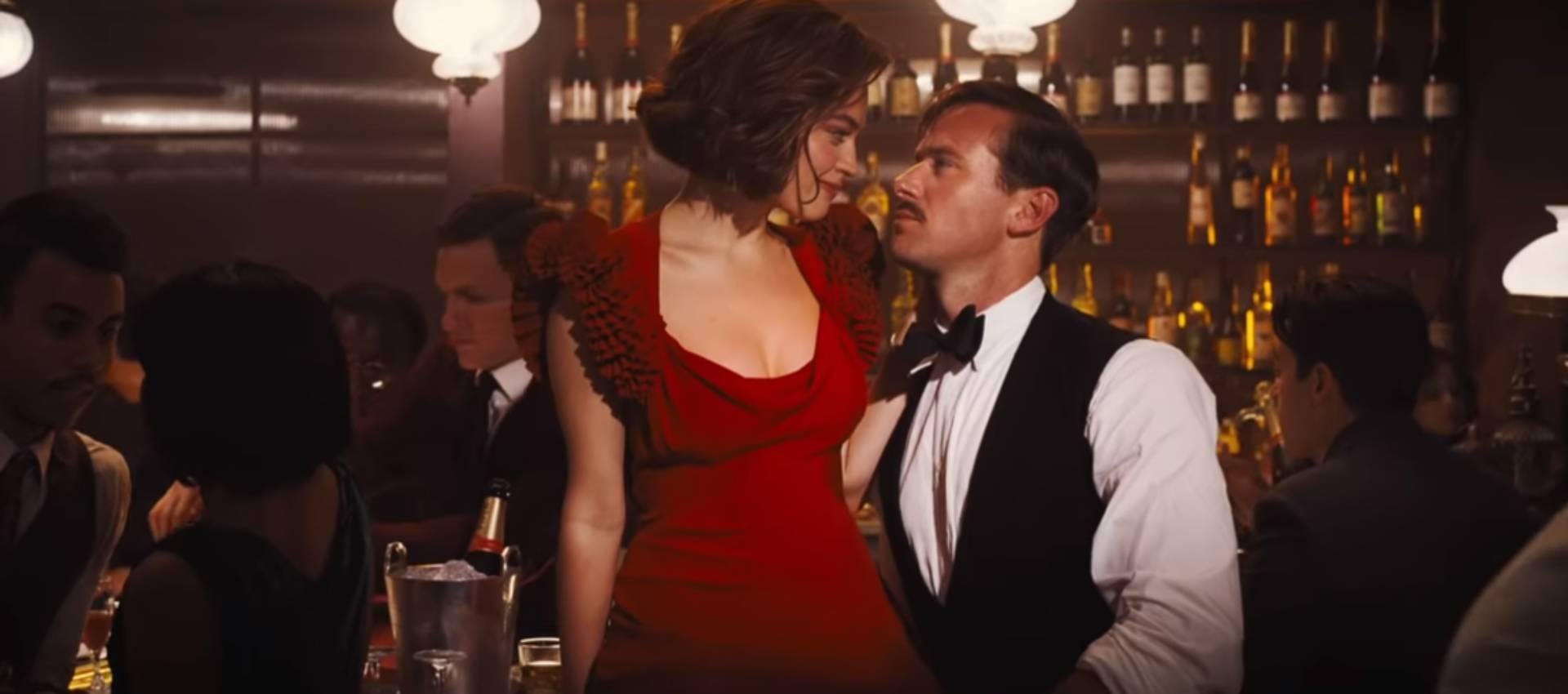 Em &lsquo;Morte no Nilo&rsquo;, Linnet (Gal Gadot), e Simon (Armie Hammer) est&atilde;o na trama com o detetive Hercule Poirot