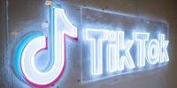 TikTok está transformando a indústria musical revelando novos talentos e obrigando artistas e gravadoras a enfrentar as ambições da rede social chinesa