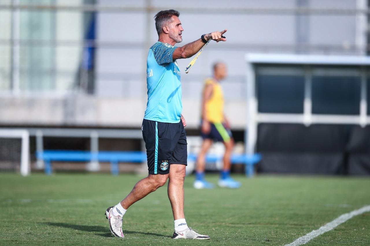 Mancini trabalhou altera&ccedil;&otilde;es t&aacute;ticas nesta sexta-feira