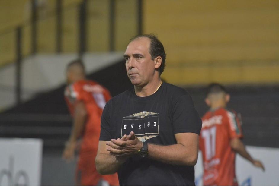 Treinador foi anunciado na noite desta segunda-feira