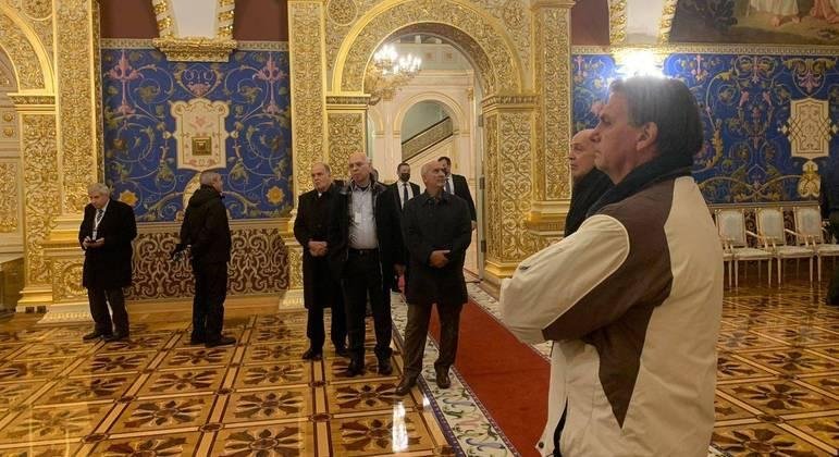 Presidente desembarcou em Moscou, na R&uacute;ssia, na manh&atilde; desta ter&ccedil;a-feira, e visitou complexo que abriga sede do governo