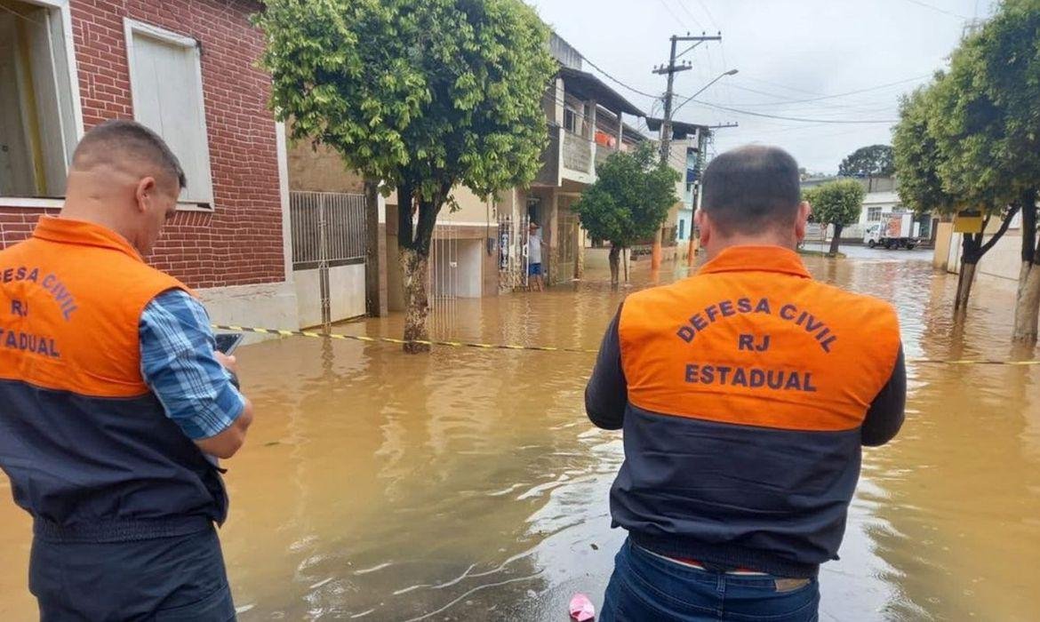 Equipes seguem trabalhando no aux&iacute;lio a pontos isolados