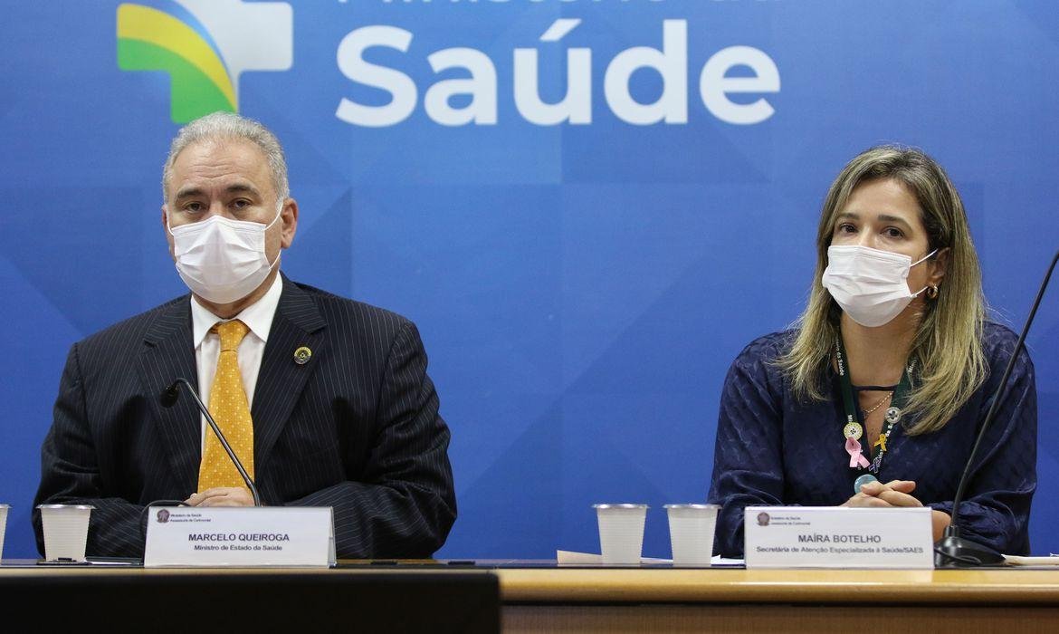 Queiroga se irritou com as perguntas de jornalistas direcionadas ao tema
