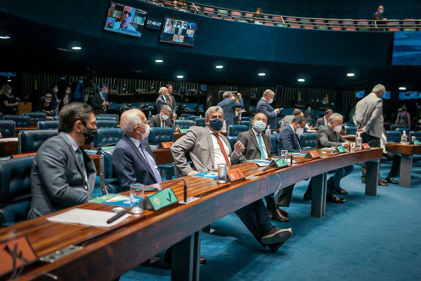 Os prefeitos estiveram no Senado, acompanhando a vota&ccedil;&atilde;o da proposta