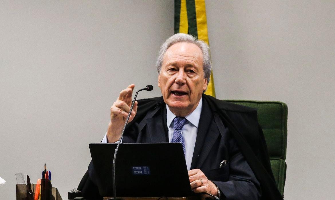Ju&iacute;zes podem servir por at&eacute; quatro anos no tribunal