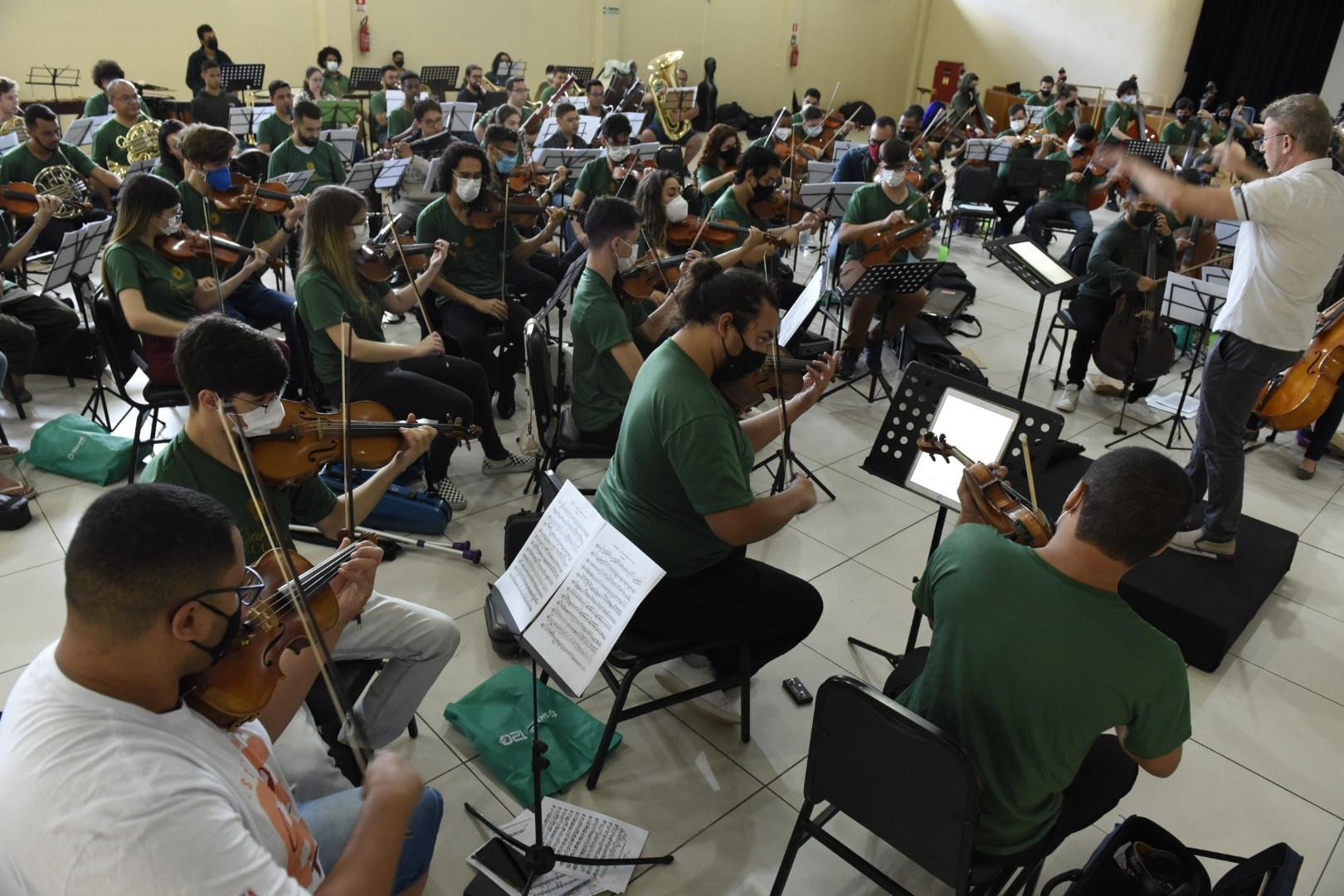 Ensaio da orquestra do festival, que se apresenta ao final do evento