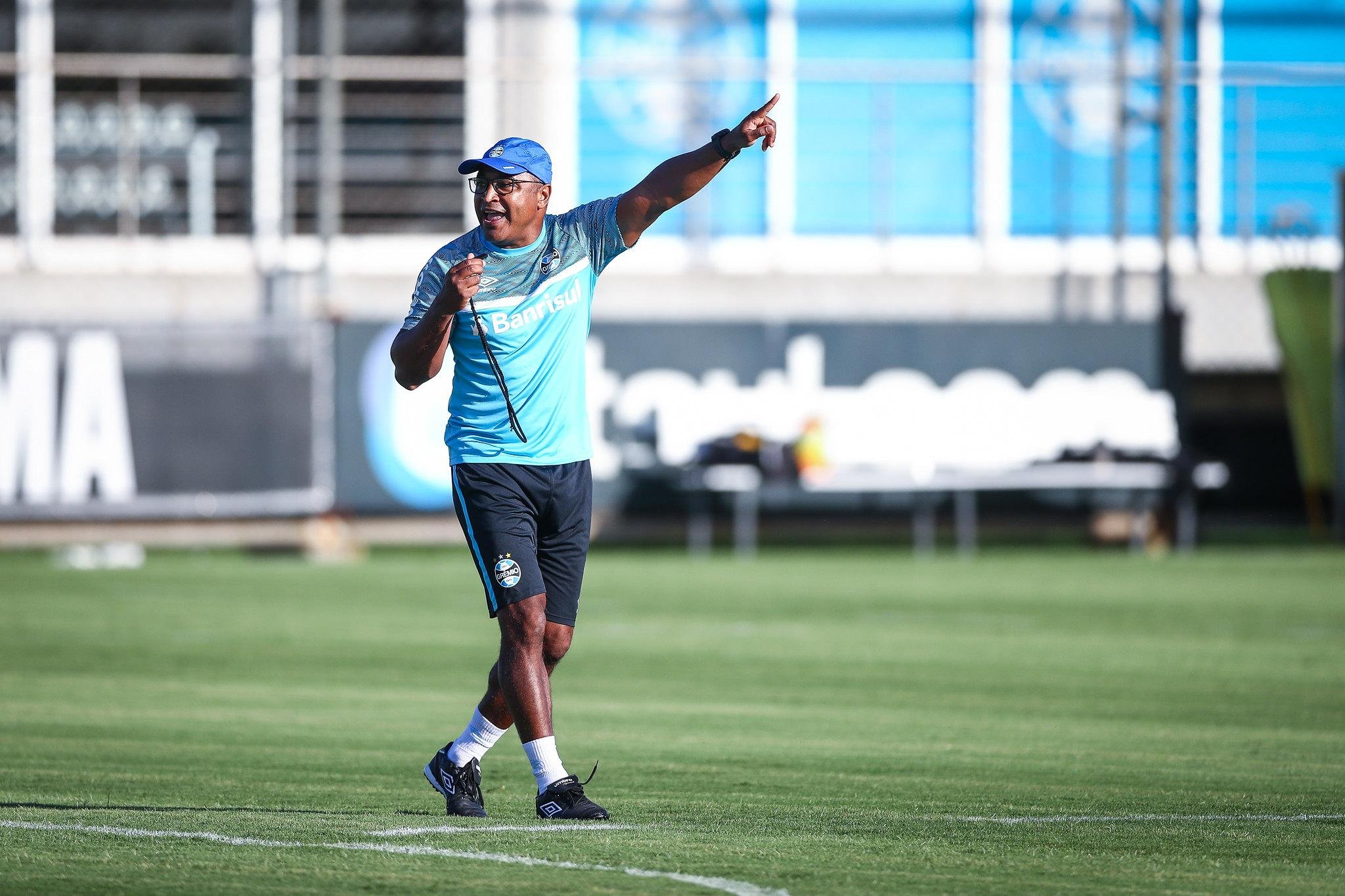 Treinador comandou primeira ativdade nesta sexta-feira